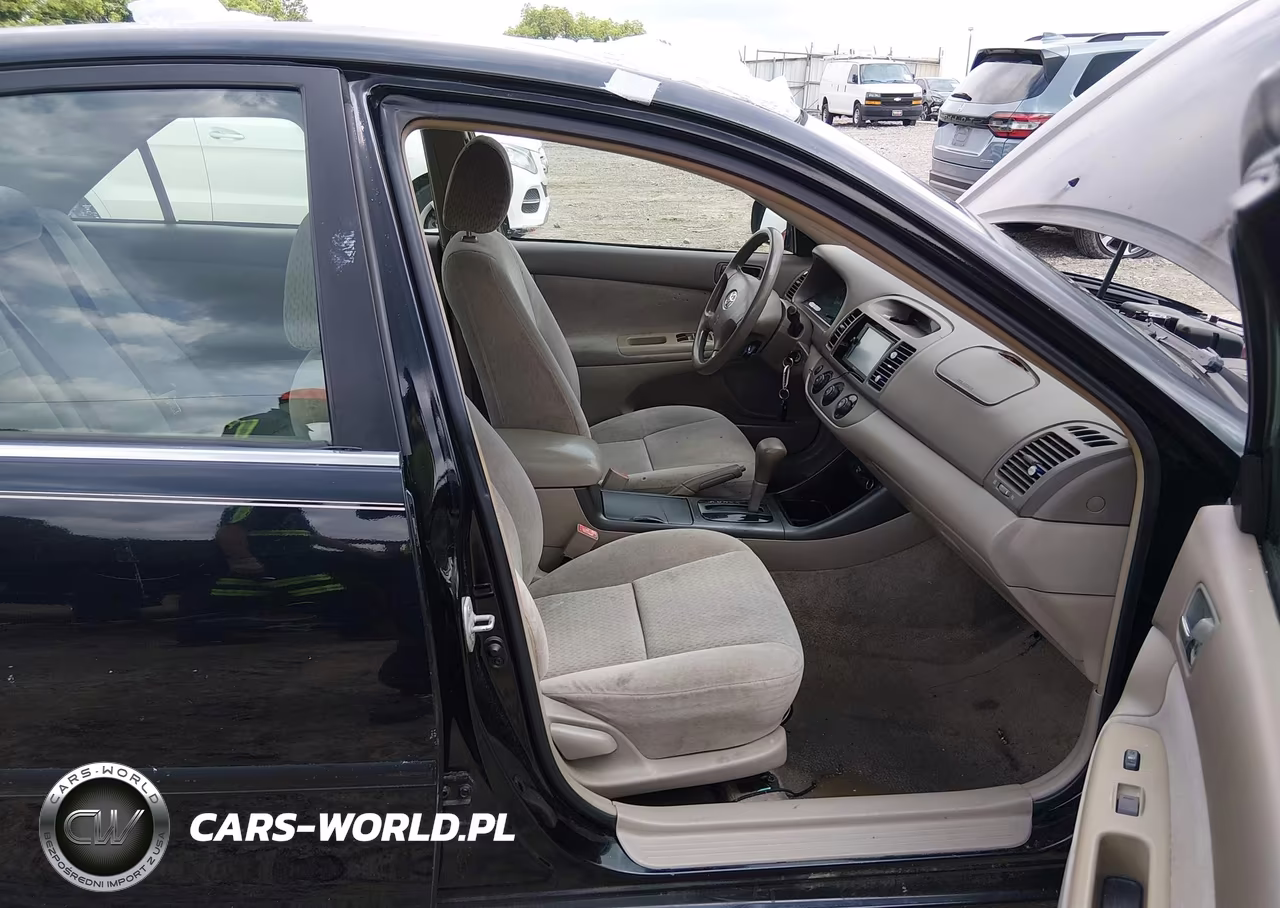 2002 Toyota Camry Le VIN:4T1BE32K42U621713 - 5