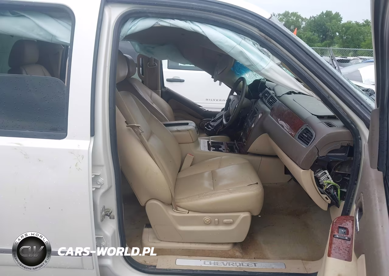 2011 Chevrolet Tahoe Ltz VIN:1GNSKCE04BR325169 - 5
