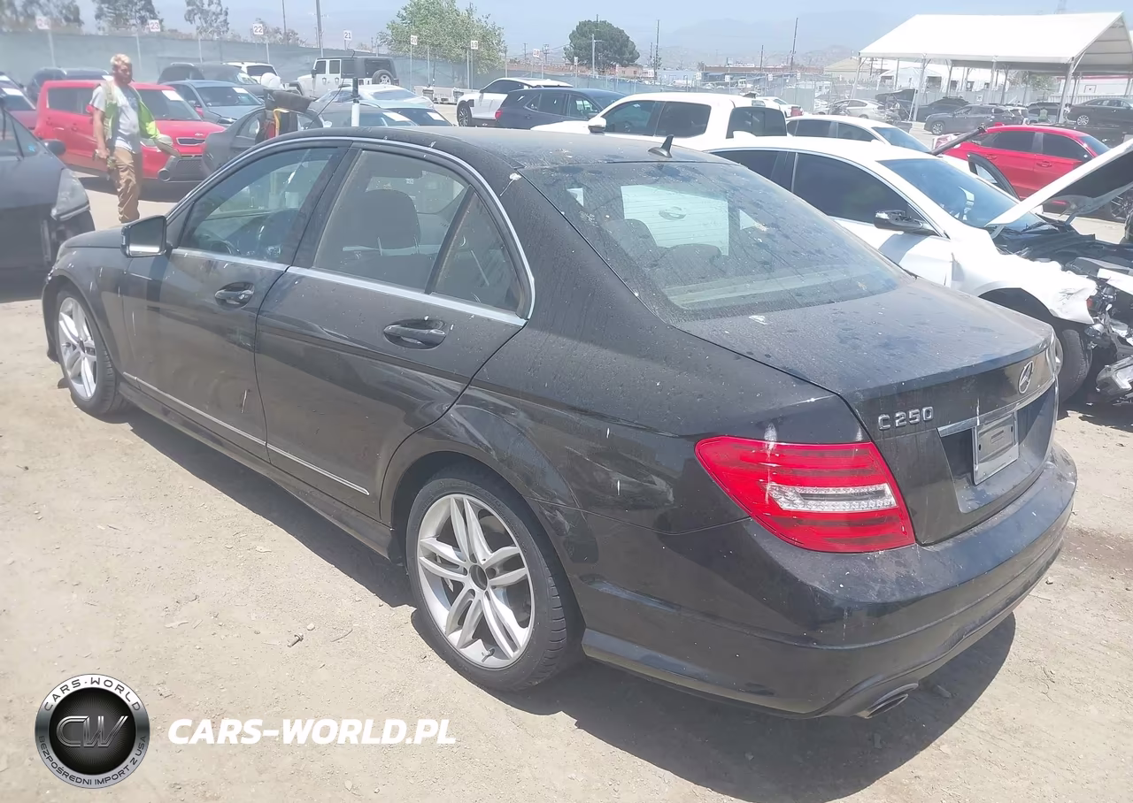 2013 Mercedes-Benz C 250 Sport VIN:WDDGF4HB5DR271721 - 3