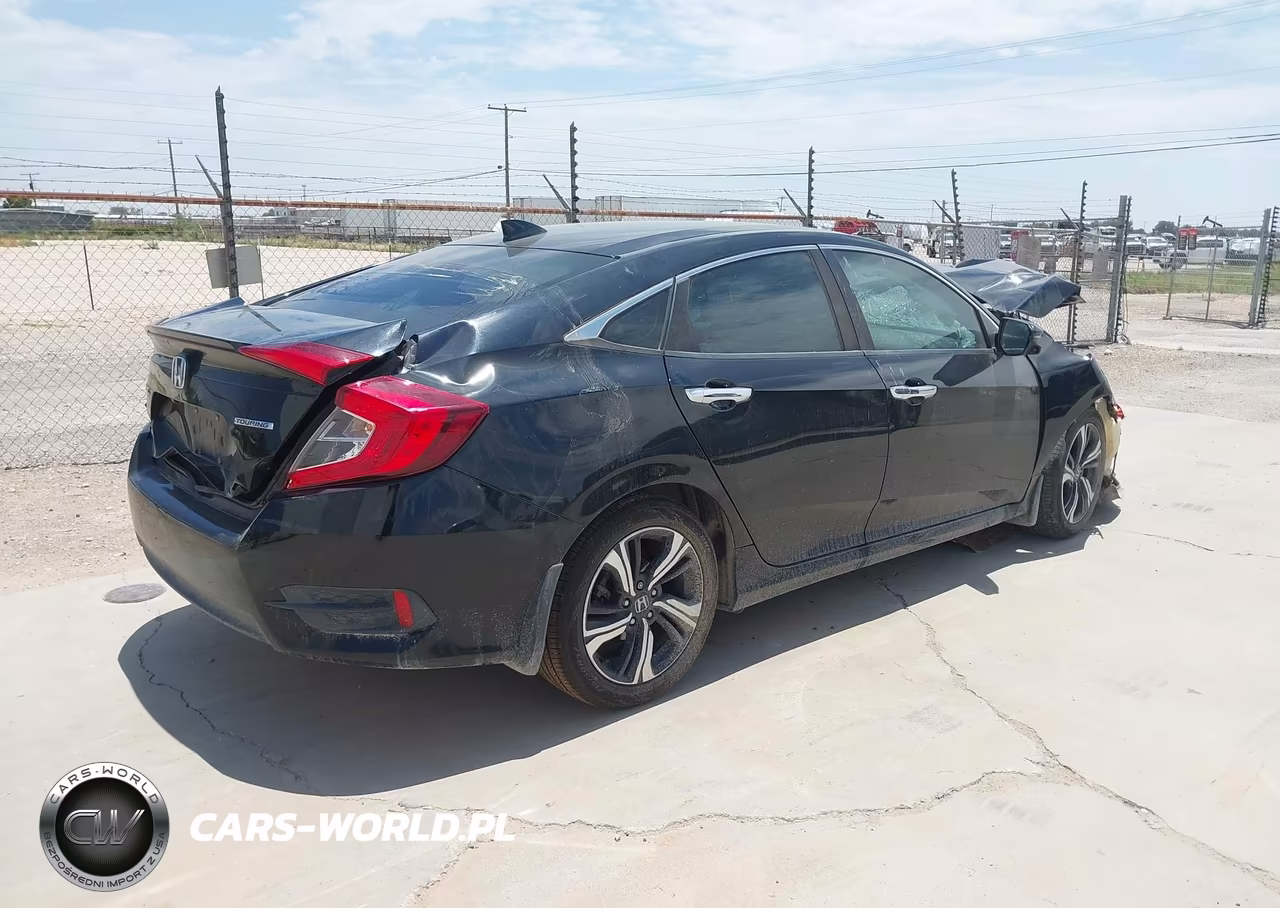 2017 Honda Civic Touring VIN:19XFC1F90HE027702 - 4