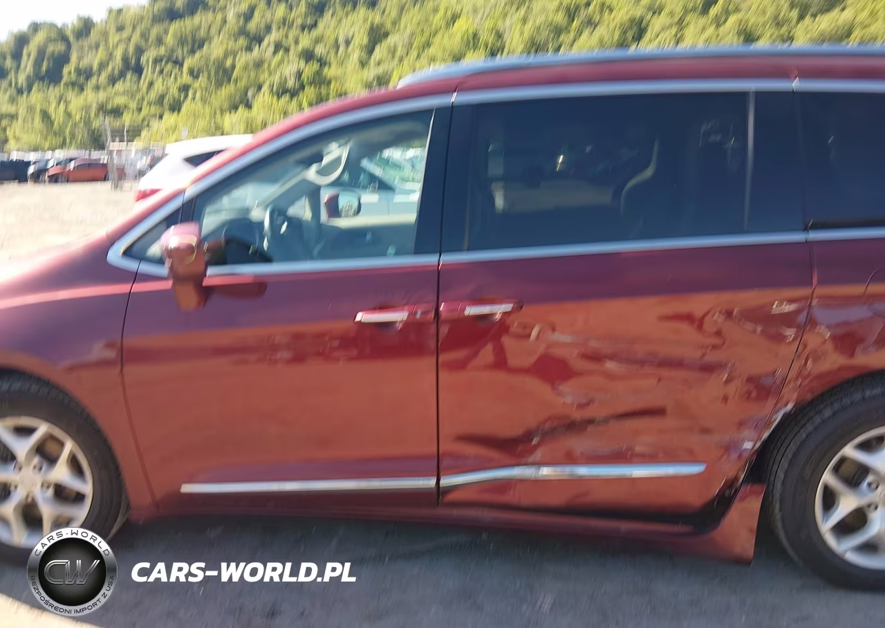 2018 Chrysler Pacifica Touring L VIN:2C4RC1BG5JR310473 - 14