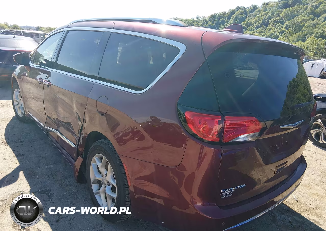 2018 Chrysler Pacifica Touring L VIN:2C4RC1BG5JR310473 - 3