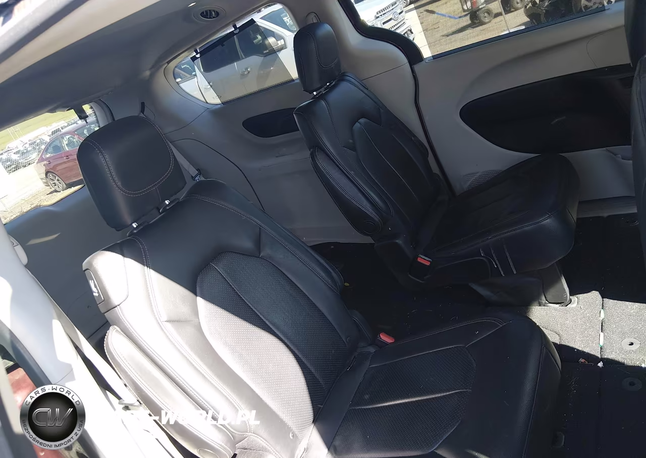 2018 Chrysler Pacifica Touring L VIN:2C4RC1BG5JR310473 - 8