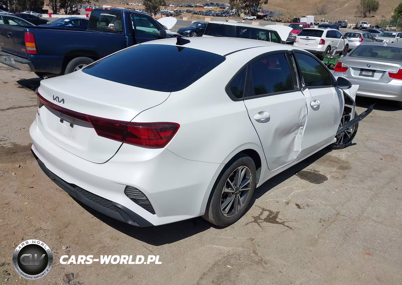 2024 Kia Forte Lxs VIN:3KPF24AD0RE779529 - 4