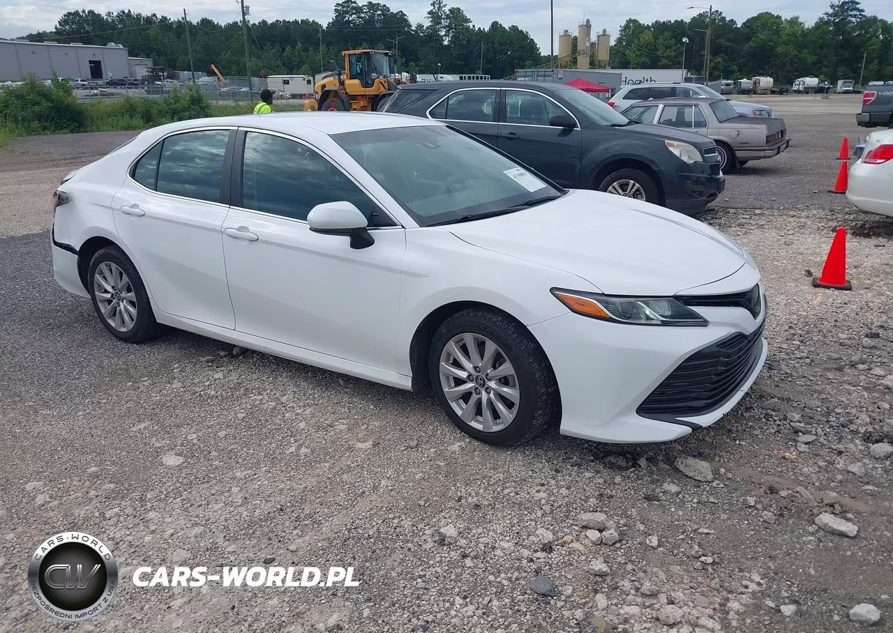 2018 Toyota Camry Le – zdjęcie 1 z 16