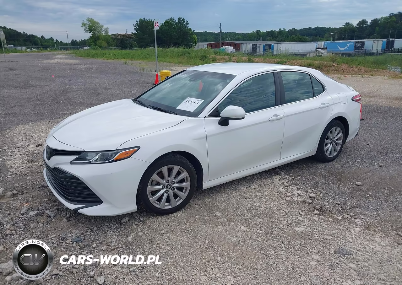 2018 Toyota Camry Le VIN:4T1B11HKXJU529916 - 2