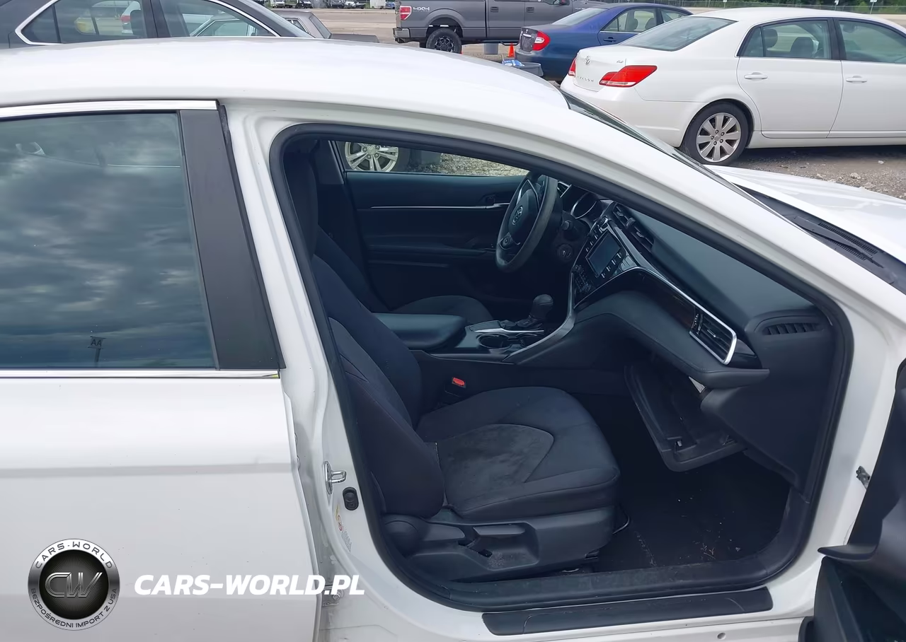 2018 Toyota Camry Le VIN:4T1B11HKXJU529916 - 5