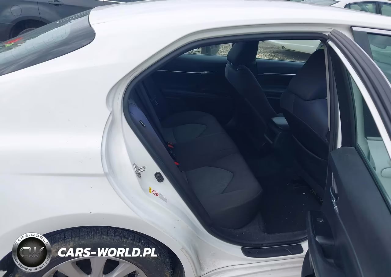 2018 Toyota Camry Le VIN:4T1B11HKXJU529916 - 8