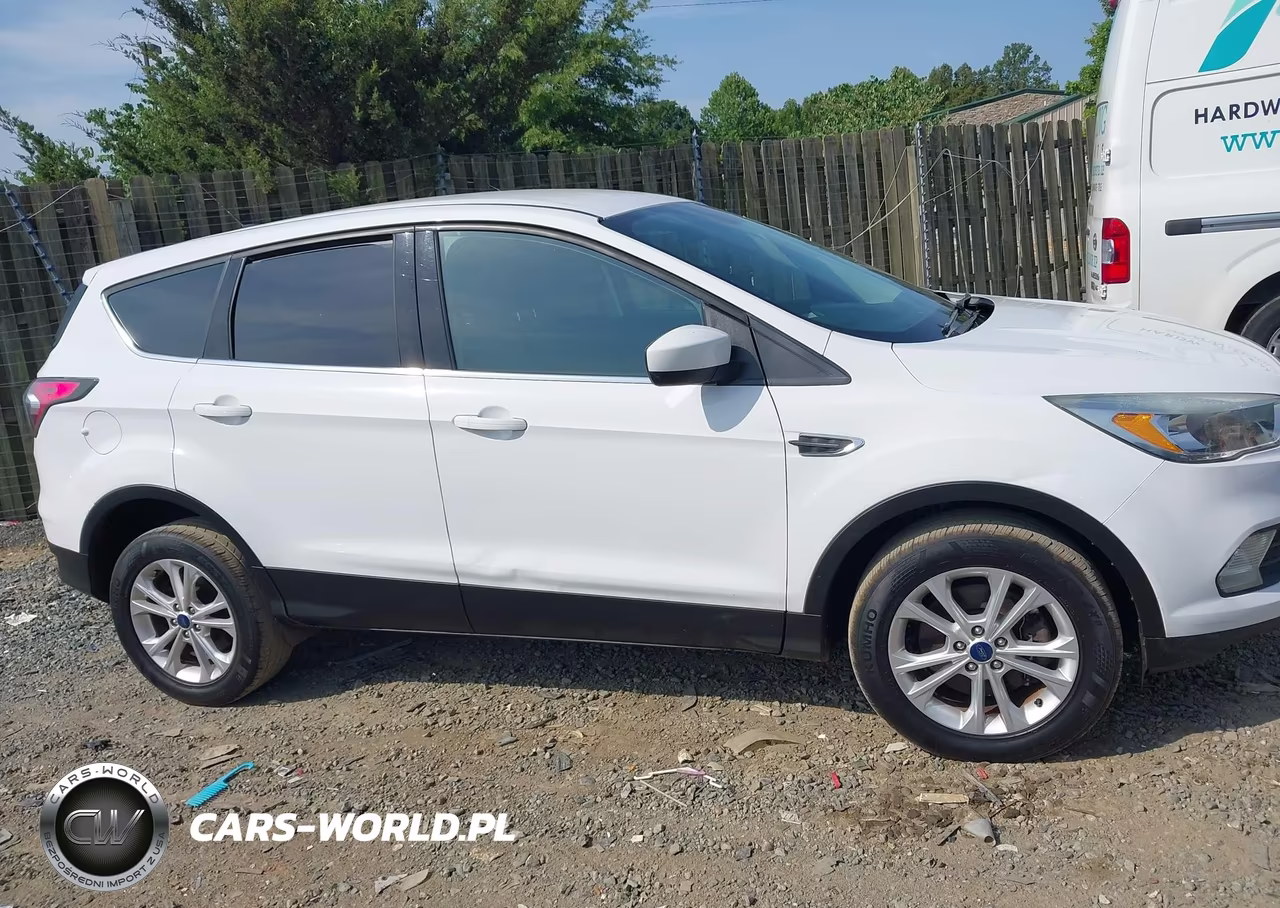 2017 Ford Escape Se VIN:1FMCU9GD1HUB55669 - 13