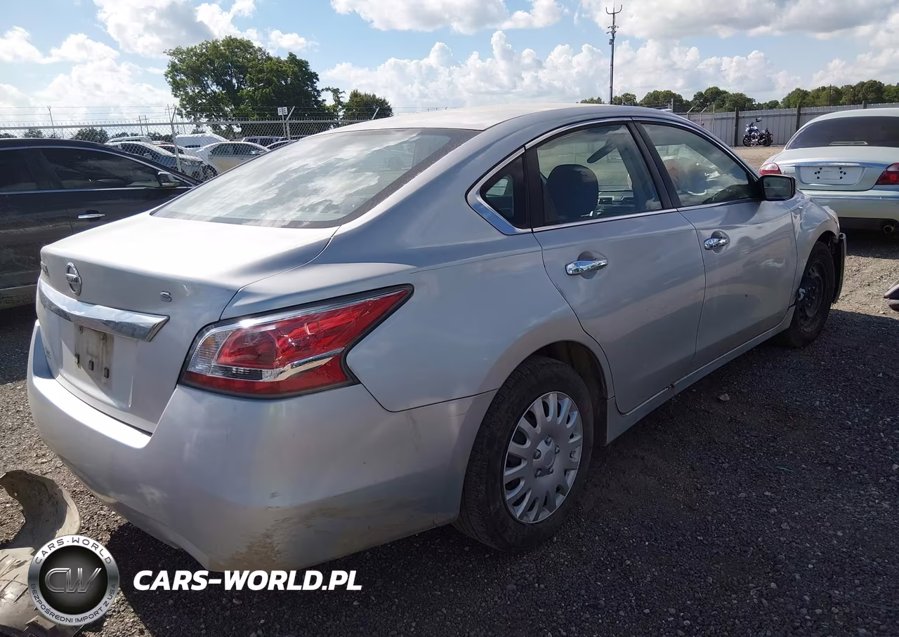 2015 Nissan Altima 2.5 S VIN:1N4AL3AP1FN305338 - 4