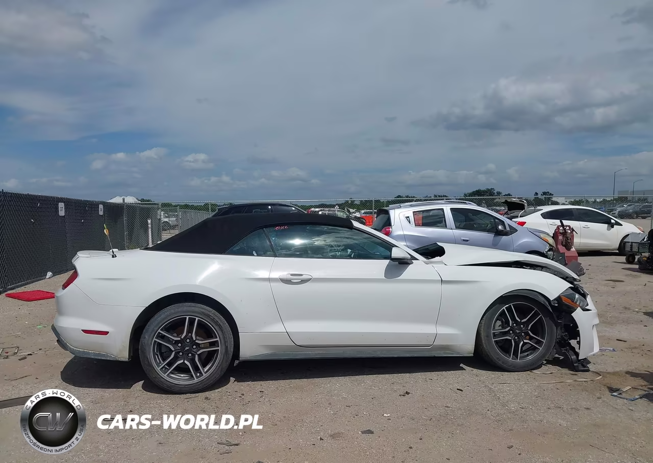 2022 Ford Mustang Ecoboost Premium VIN:1FATP8UH8N5103075 - 13