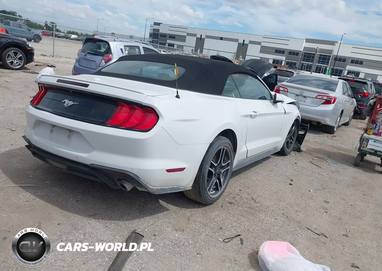 2022 Ford Mustang Ecoboost Premium VIN:1FATP8UH8N5103075 - 4
