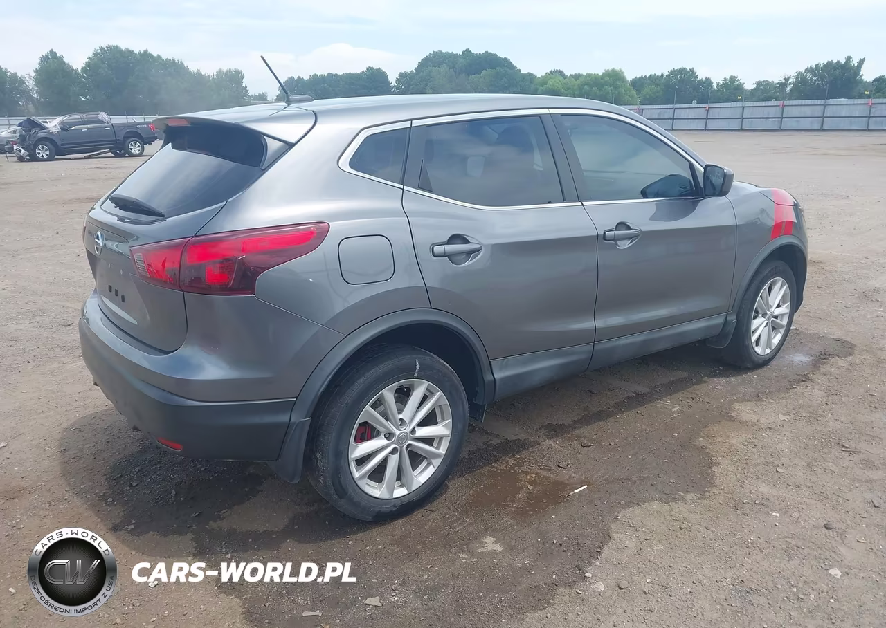 2017 Nissan Rogue Sport S VIN:JN1BJ1CPXHW031000 - 4