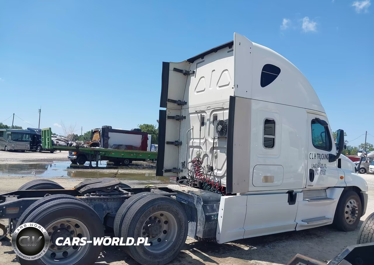 2014 Freightliner Cascadia 125 VIN:3AKJGLD50ESFU7430 - 17