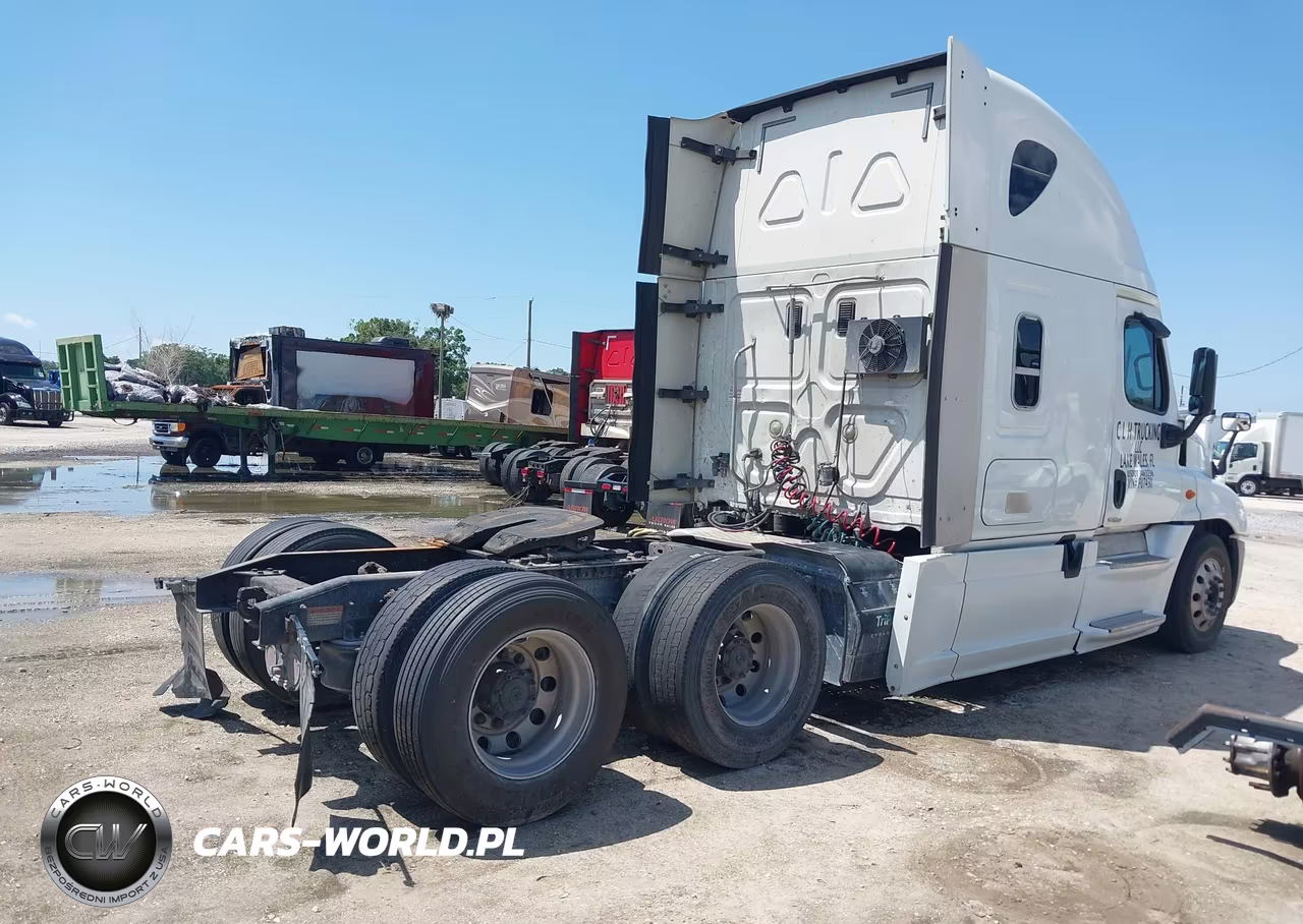 2014 Freightliner Cascadia 125 VIN:3AKJGLD50ESFU7430 - 4