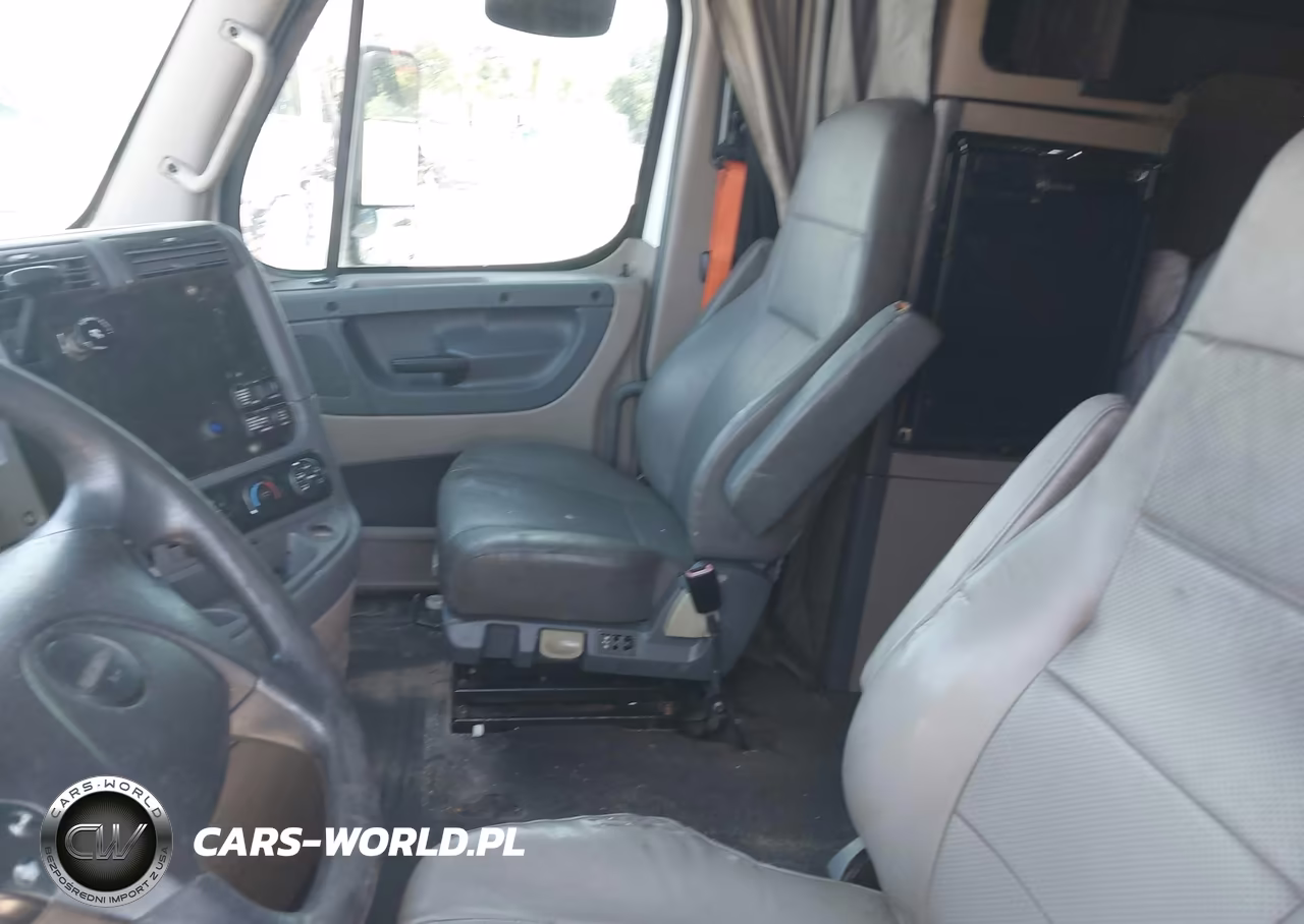 2014 Freightliner Cascadia 125 VIN:3AKJGLD50ESFU7430 - 6