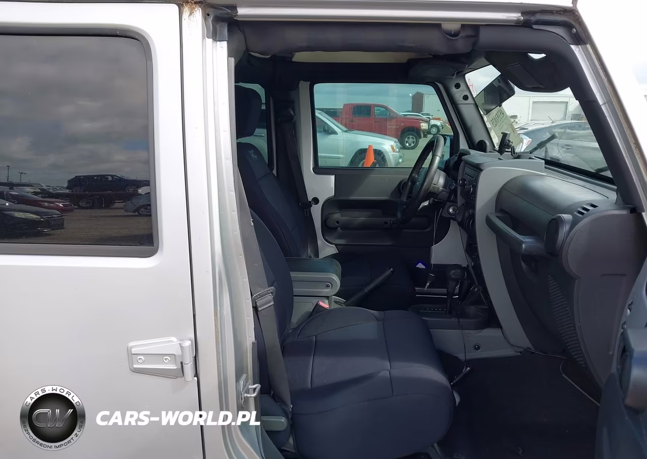 2010 Jeep Wrangler Unlimited Sport VIN:1J4BA3H13AL217430 - 5