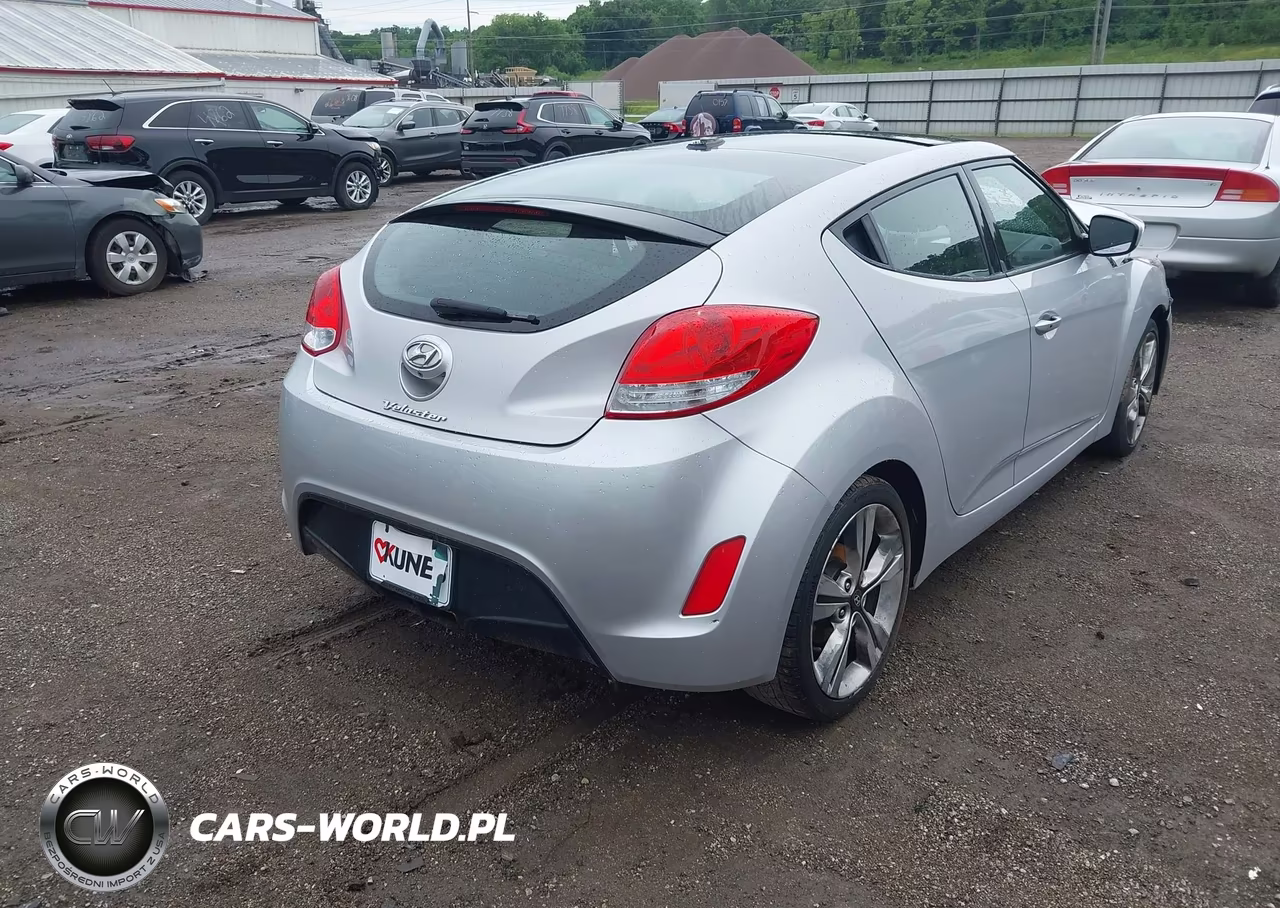 2017 Hyundai Veloster Value Edition VIN:KMHTC6AD3HU317800 - 4