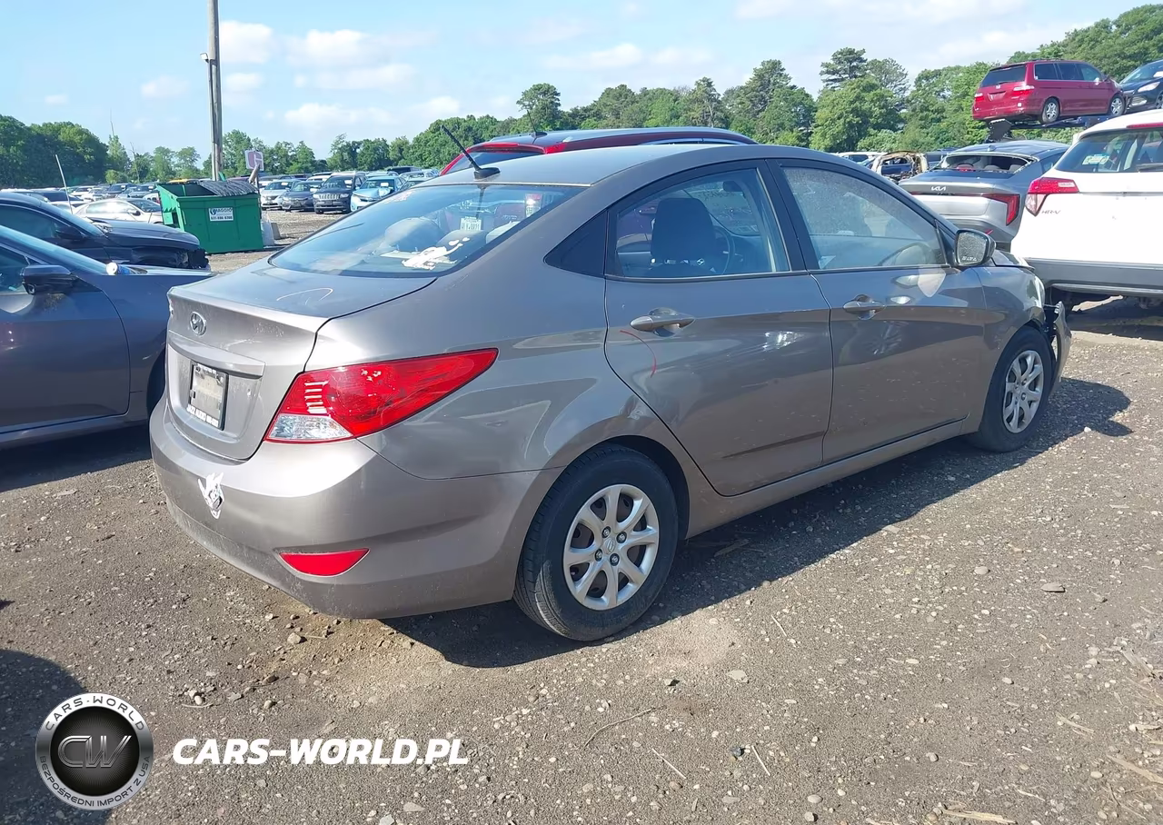 2013 Hyundai Accent Gls VIN:KMHCT4AE9DU569686 - 4
