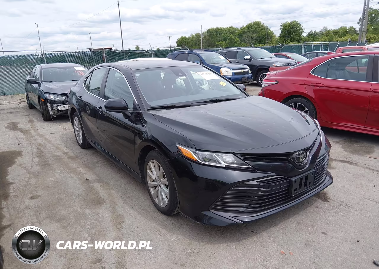 2018 Toyota Camry Le – zdjęcie 1 z 16