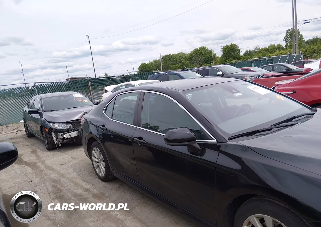 2018 Toyota Camry Le VIN:4T1B11HK6JU668764 - 13