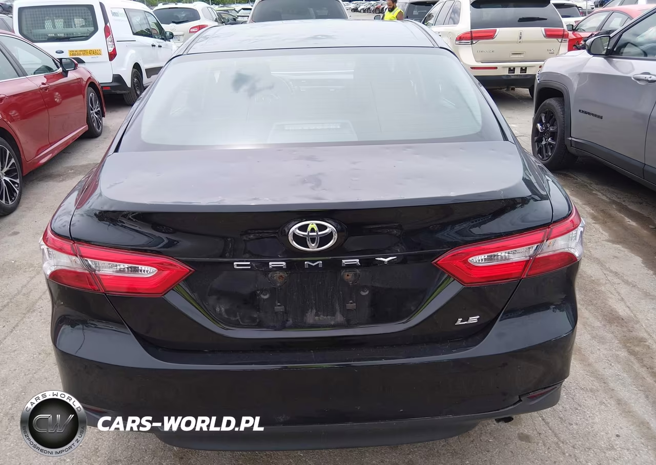 2018 Toyota Camry Le VIN:4T1B11HK6JU668764 - 16
