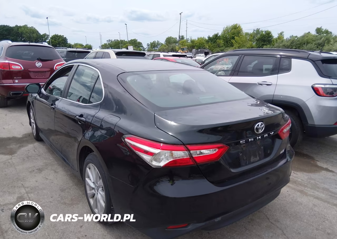 2018 Toyota Camry Le VIN:4T1B11HK6JU668764 - 3