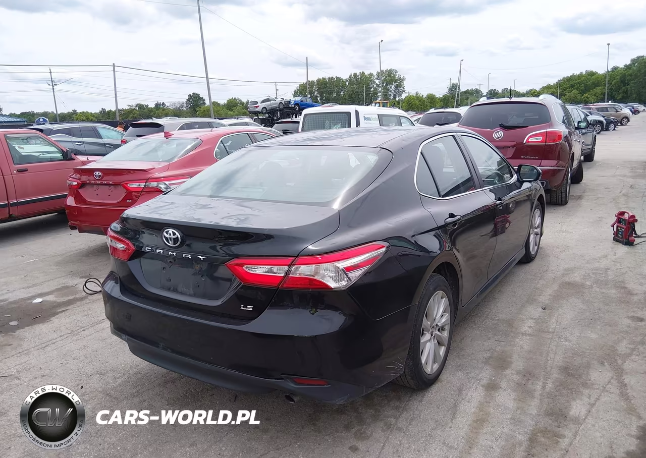2018 Toyota Camry Le VIN:4T1B11HK6JU668764 - 4