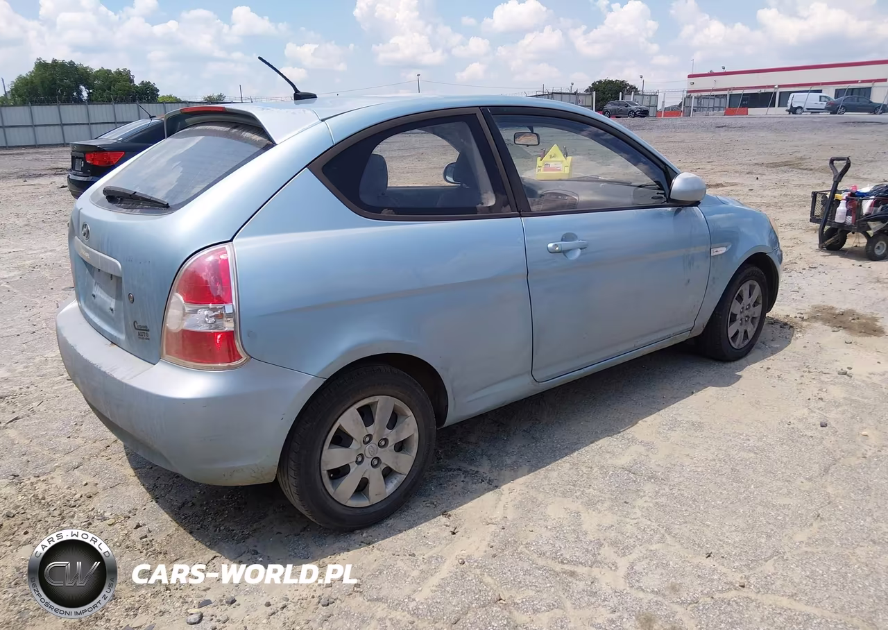 2011 Hyundai Accent Gs VIN:KMHCM3AC8BU199852 - 4