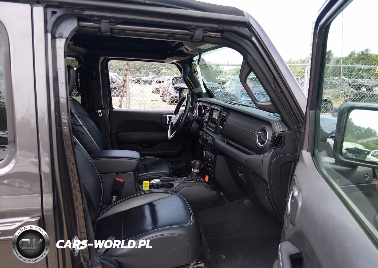 2021 Jeep Wrangler Unlimited Sahara 4X4 VIN:1C4HJXEG5MW703160 - 5