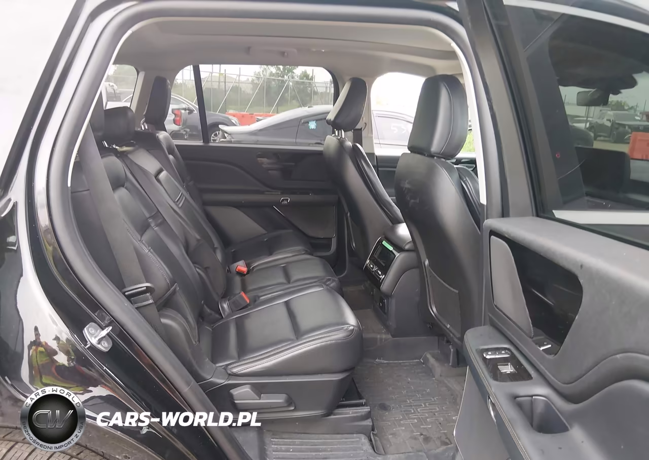 2025 Lincoln Aviator Livery VIN:5LM5J0XC9SGL17362 - 8