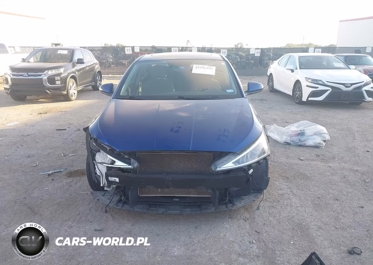 2019 Hyundai Elantra Value Edition VIN:5NPD84LF4KH453884 - 5