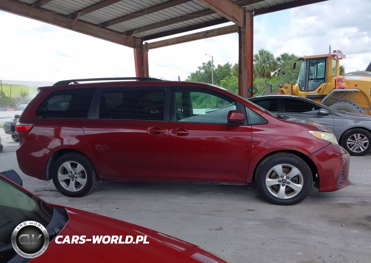 2018 Toyota Sienna Le 8 Passenger VIN:5TDKZ3DC0JS906717 - 14