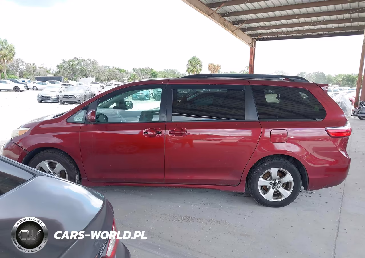2018 Toyota Sienna Le 8 Passenger VIN:5TDKZ3DC0JS906717 - 15