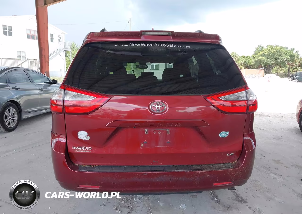2018 Toyota Sienna Le 8 Passenger VIN:5TDKZ3DC0JS906717 - 17