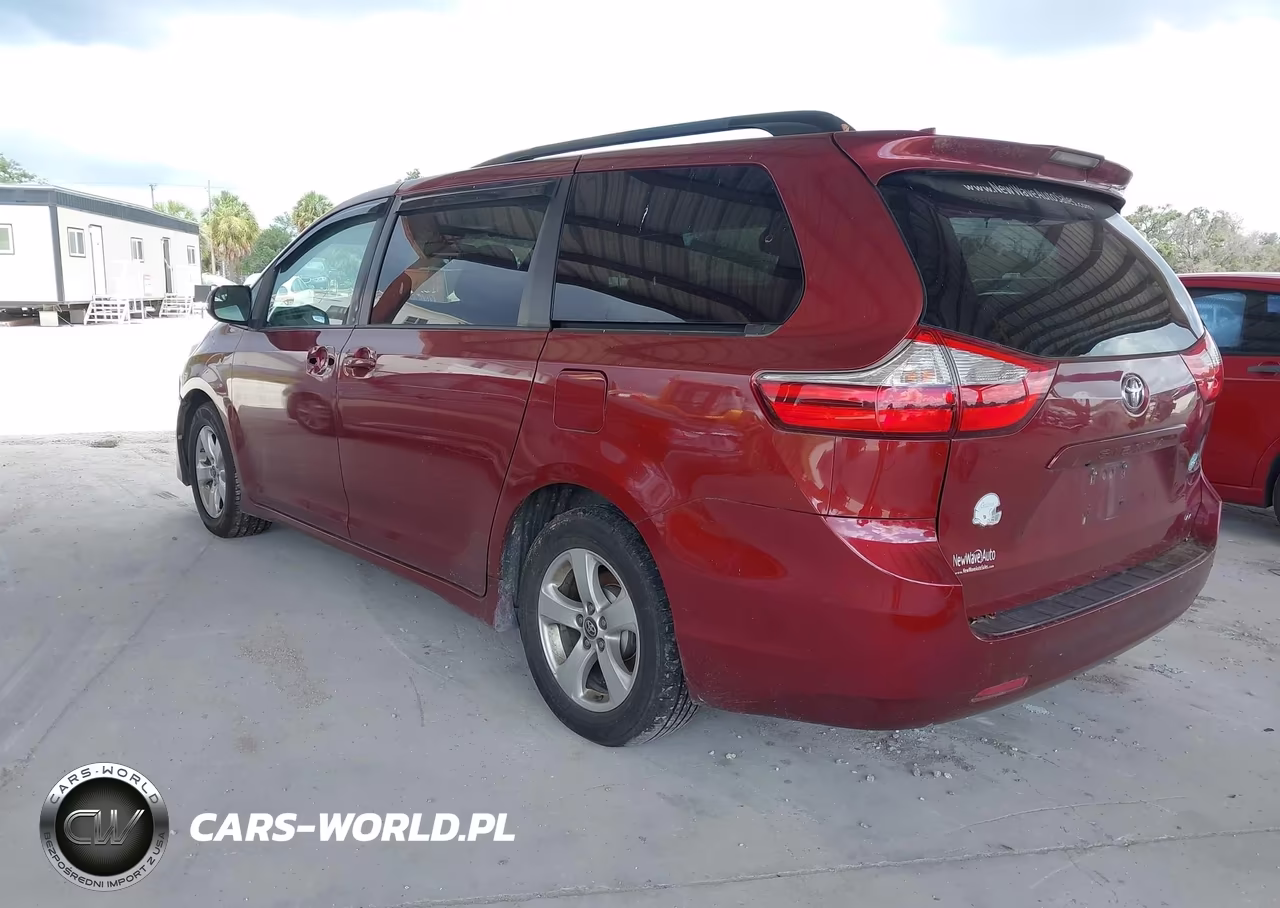 2018 Toyota Sienna Le 8 Passenger VIN:5TDKZ3DC0JS906717 - 3