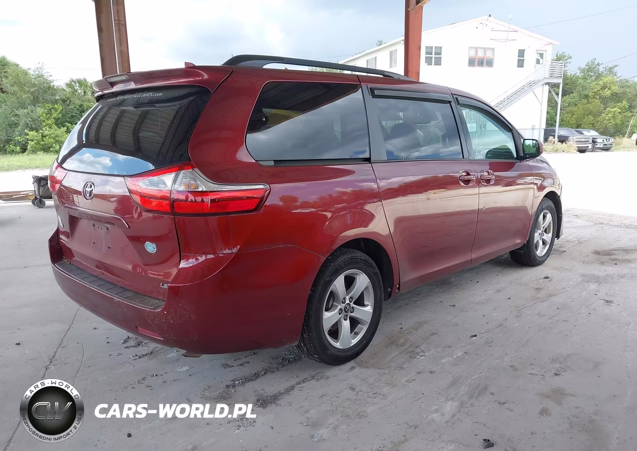 2018 Toyota Sienna Le 8 Passenger VIN:5TDKZ3DC0JS906717 - 4