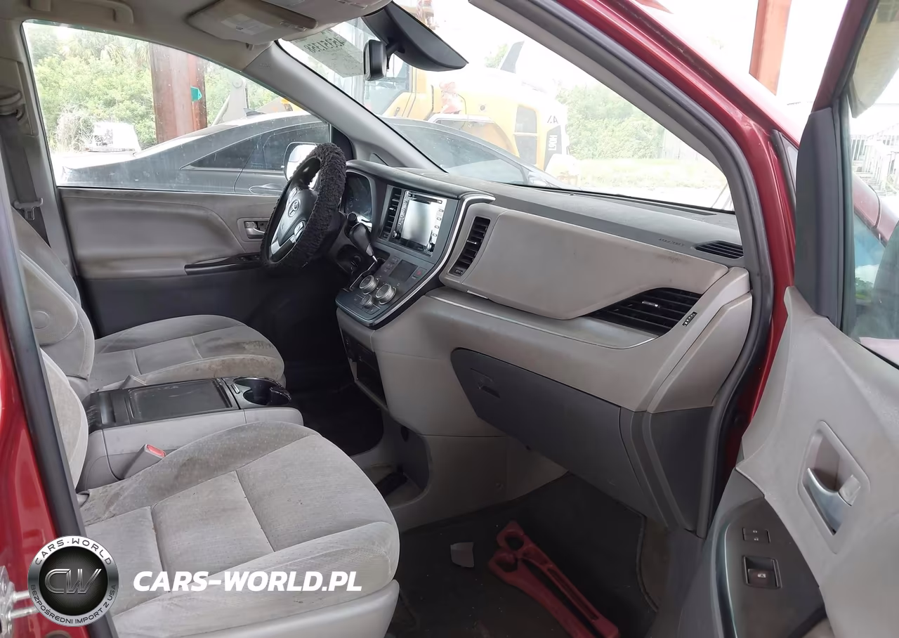 2018 Toyota Sienna Le 8 Passenger VIN:5TDKZ3DC0JS906717 - 5
