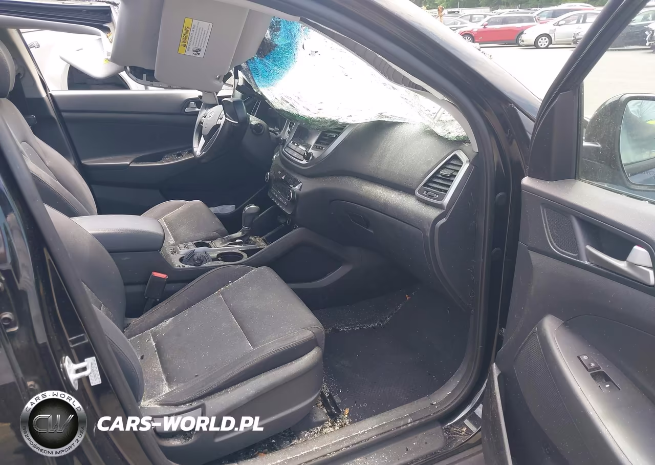 2018 Hyundai Tucson Value VIN:KM8J3CA26JU796174 - 5
