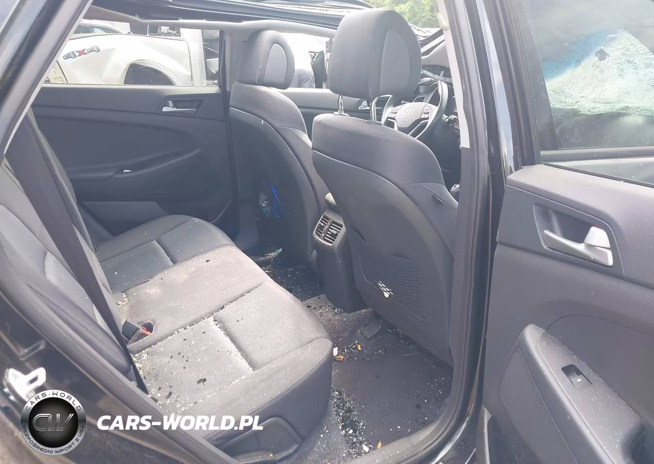 2018 Hyundai Tucson Value VIN:KM8J3CA26JU796174 - 8