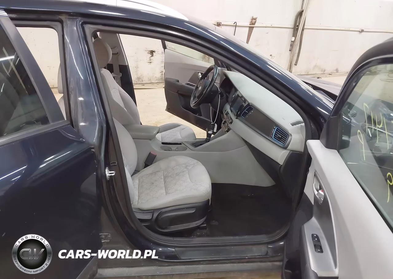 2019 Kia Niro Plug-In Hybrid Lx VIN:KNDCM3LD8K5236175 - 5
