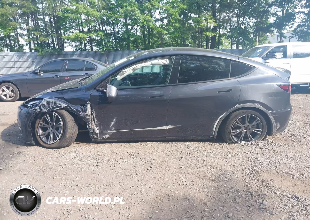 2025 Tesla Model Y Long Range Dual Motor Rear-Wheel Drive VIN:7SAYGDED6SF269807 - 14