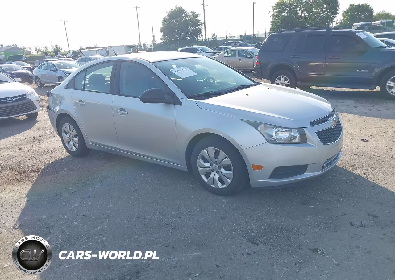 2013 Chevrolet Cruze Ls Auto – zdjęcie 1 z 11