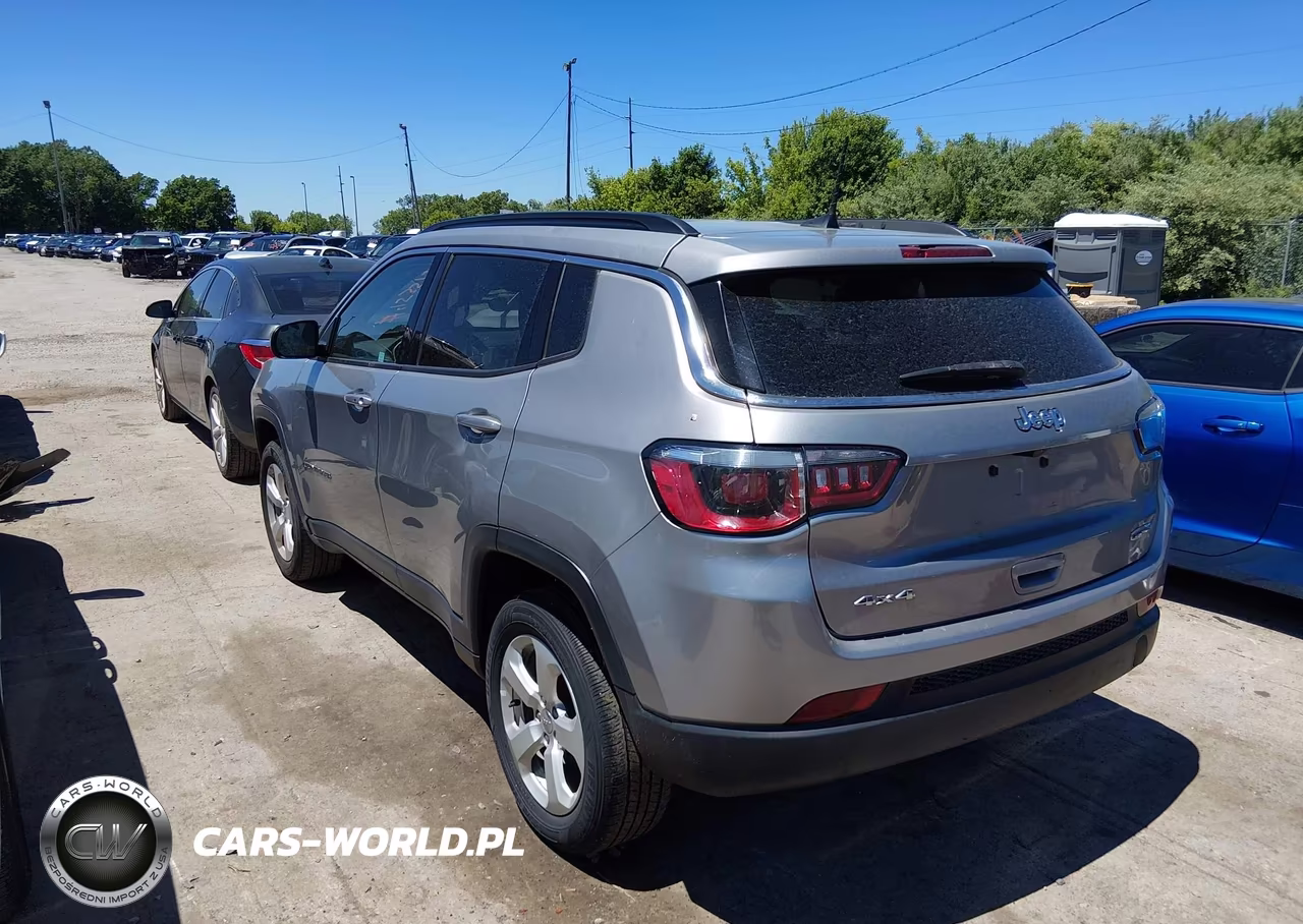 2018 Jeep Compass Latitude 4X4 VIN:3C4NJDBB6JT418379 - 3