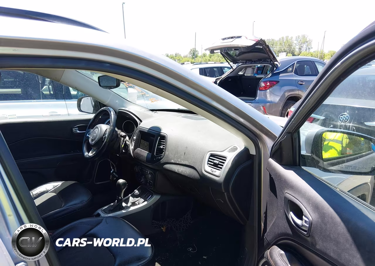 2018 Jeep Compass Latitude 4X4 VIN:3C4NJDBB6JT418379 - 5