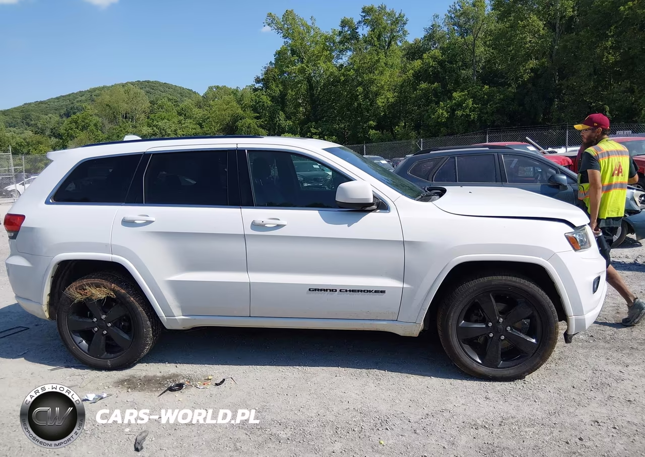 2015 Jeep Grand Cherokee Altitude VIN:1C4RJFAG0FC812442 - 13