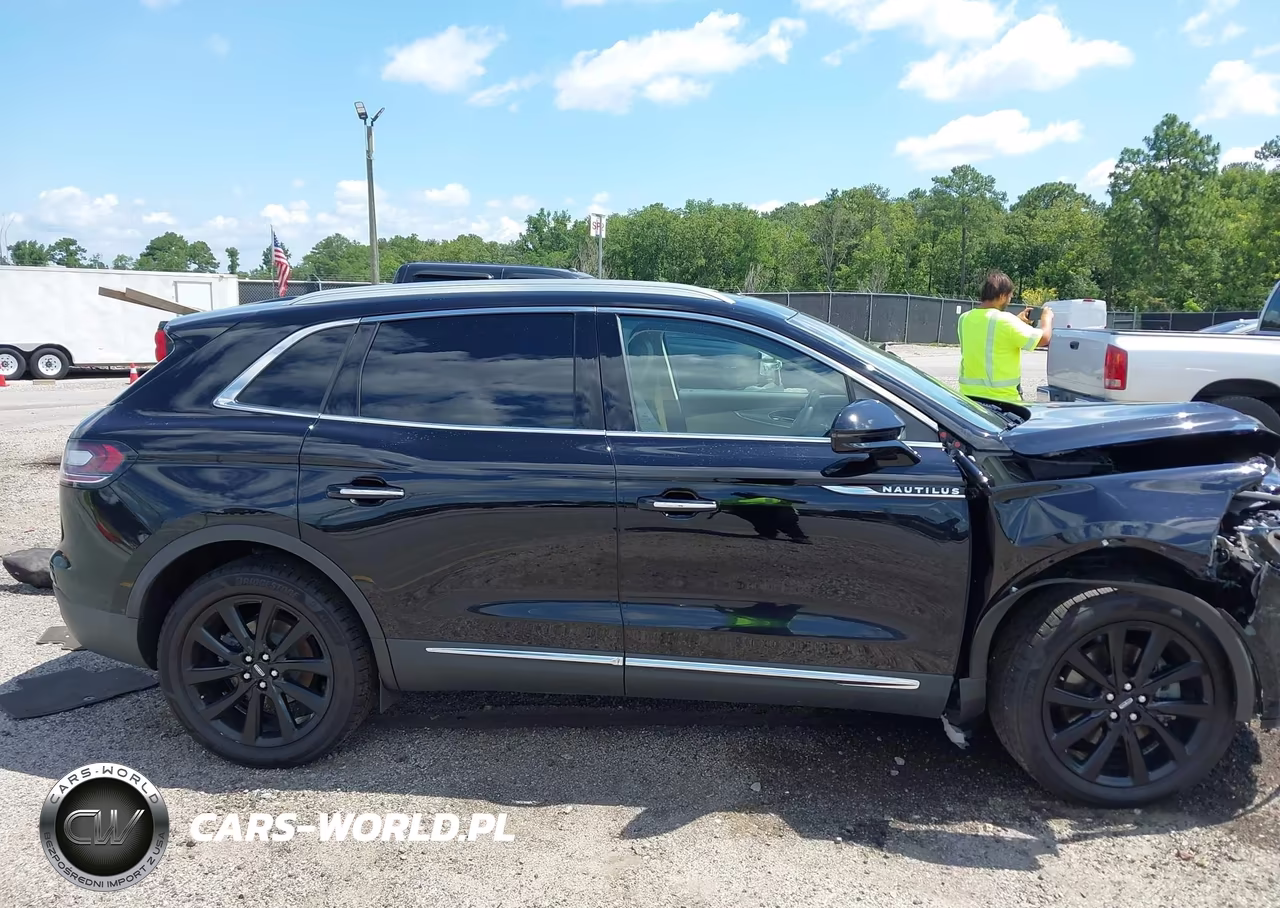 2020 Lincoln Nautilus Reserve VIN:2LMPJ6K9XLBL30662 - 14