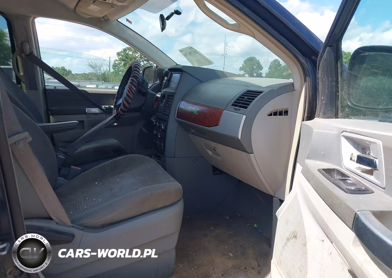 2008 Chrysler Town & Country Touring VIN:2A8HR54P78R664089 - 5