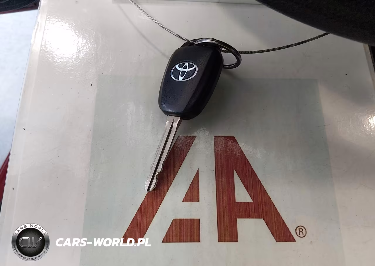 2018 Toyota Corolla Le VIN:5YFBURHE3JP772193 - 11