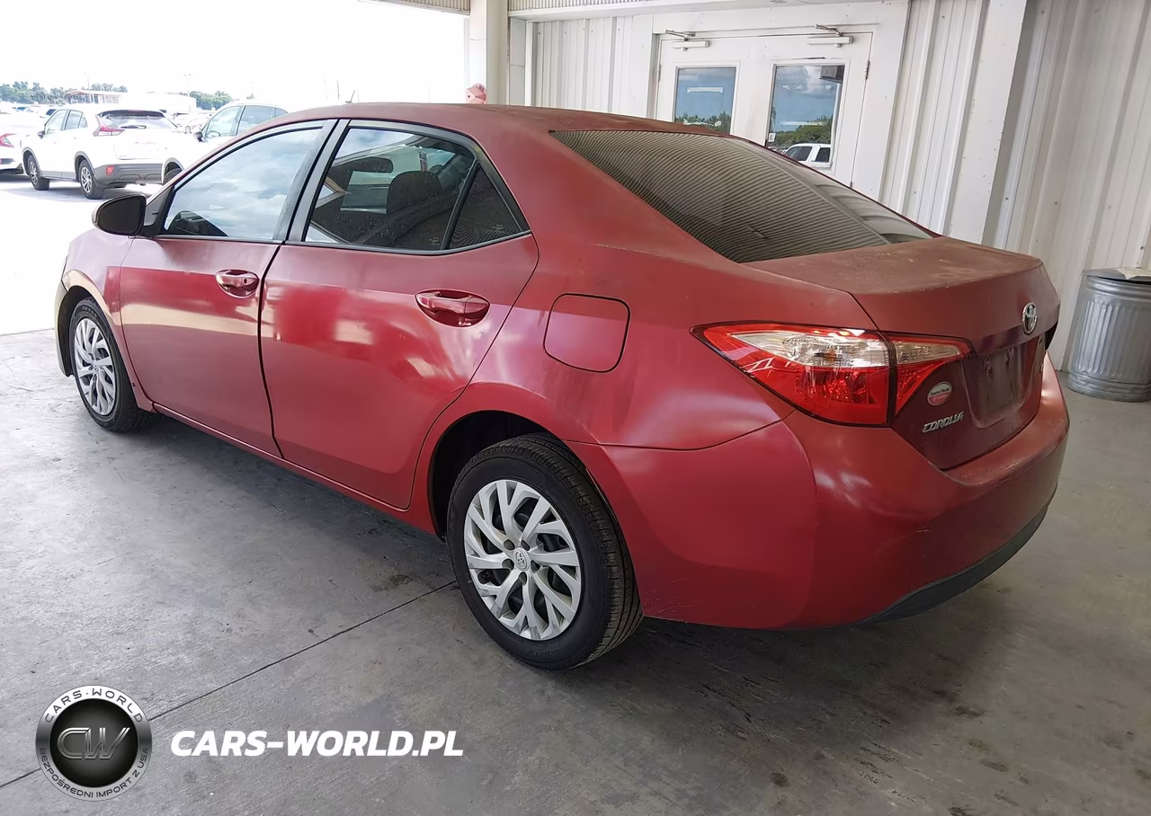 2018 Toyota Corolla Le VIN:5YFBURHE3JP772193 - 3